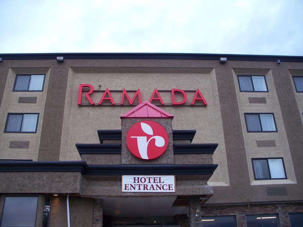 Ramada By Wyndham Вільямс-Лейк Екстер'єр фото