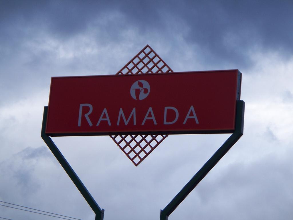 Ramada By Wyndham Вільямс-Лейк Екстер'єр фото